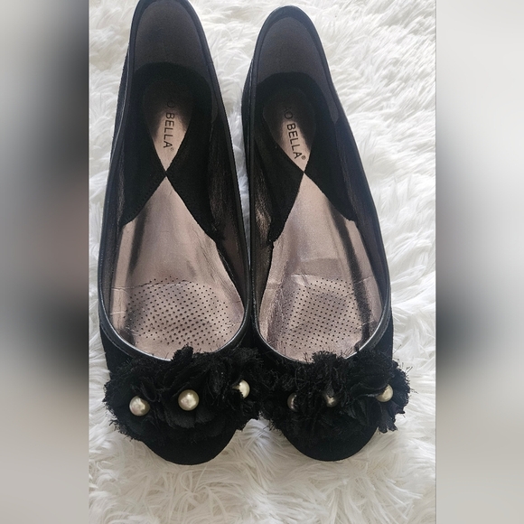 Abella Black Flats with Elegant Floral Embellishment - Picture 1 of 4